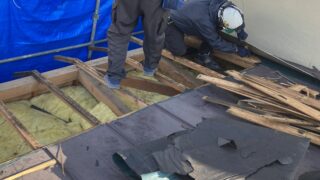 屋根雪害復旧工事の様子（解体）