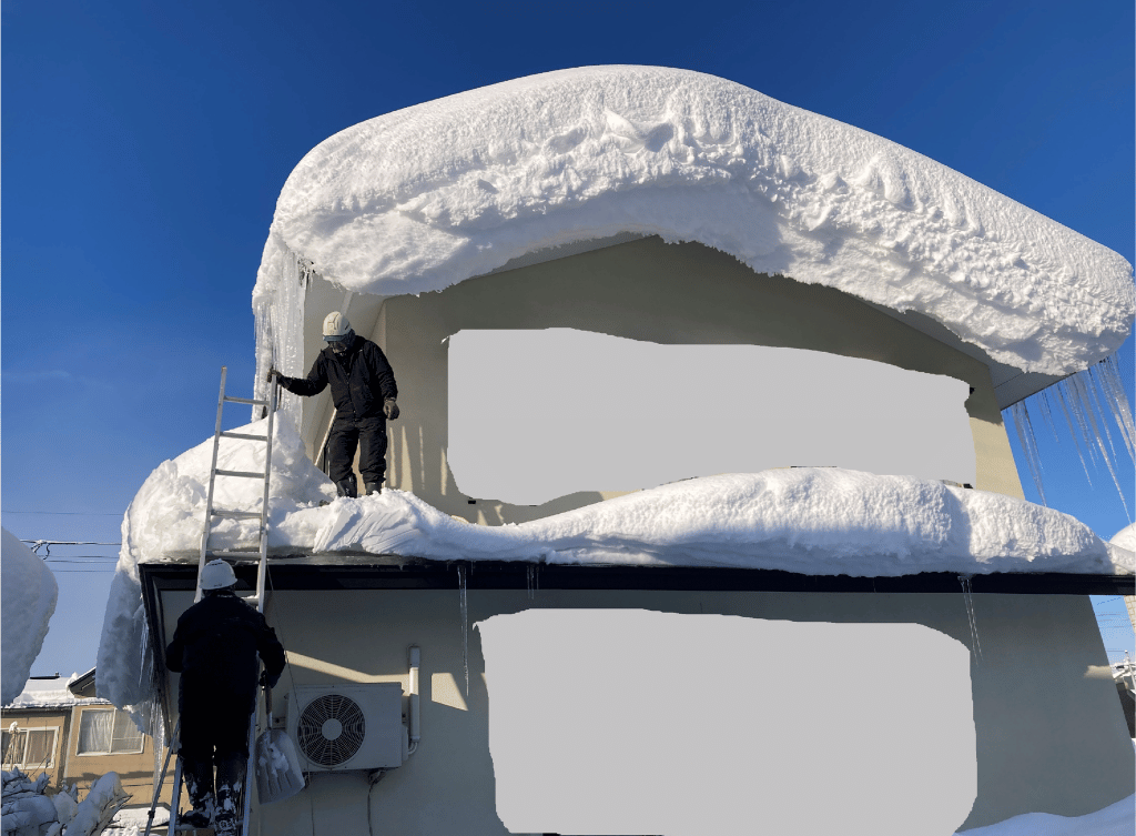 大きく育った雪庇（除去前・弘前市）