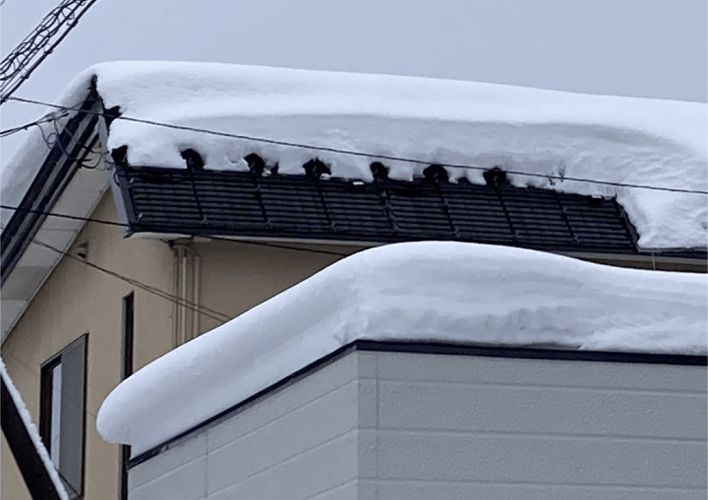 既存の屋根に取り付けた後付けルーフヒーター